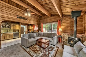 Cabin, 3 Bedrooms | Living area | Smart TV
