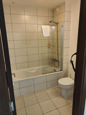 Apartment, 1 Queen Bed with Sofa bed | Bathroom | Combined shower/tub, deep soaking tub, hair dryer, towels - 1 Bed Apartment in Santa Maria - Great Views (Sal)