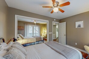 3 bedrooms, iron/ironing board, Internet, bed sheets