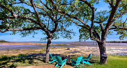 Renovated lakefront home with amazing water views & furnished outdoor areas