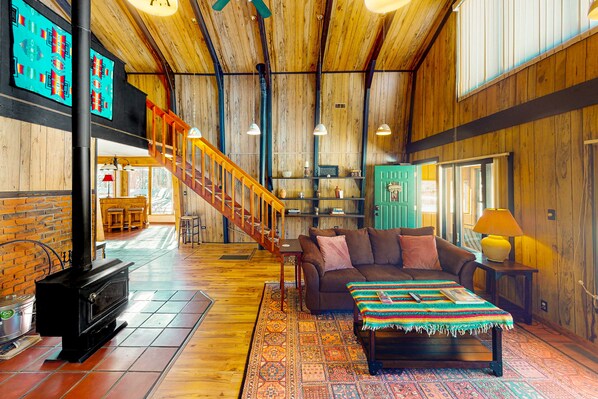 TV, fireplace, DVD player, books - Rustic home with mountain views, wood-burning stove, basketball court, & patio (Cripple Creek)