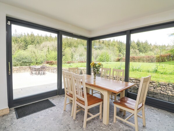 Cottage | Dining - Coffeys (Ballymacarbry)