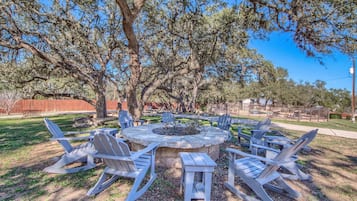 House, 2 Bedrooms | Dining