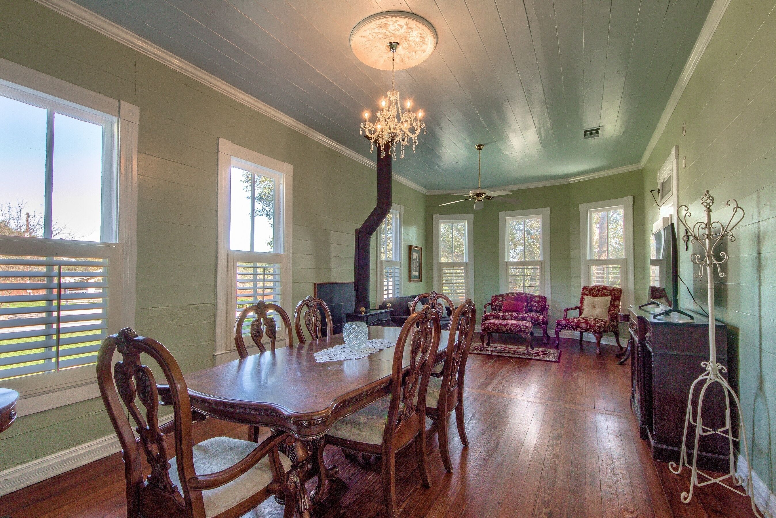 House, 2 Bedrooms | Dining