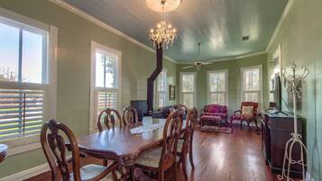 House, 2 Bedrooms | Dining