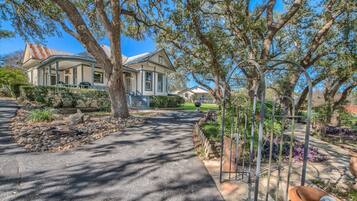 House, 2 Bedrooms | Exterior