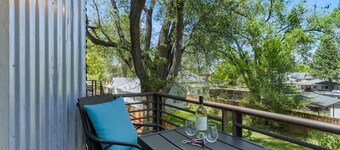 Industrial Old Town Bungalow W/ Free Cruiser Bikes