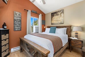Apartamento, várias camas, cozinha, vista para o jardim (426 N. Loomis Ave.) | 1 quarto, Wi-Fi de cortesia