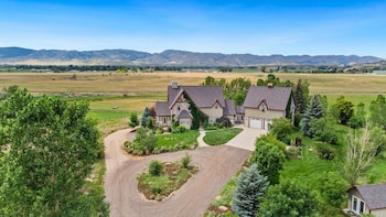 Sunrise Ranch! Amazing Mountain Views!