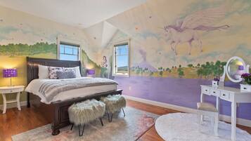 House, Multiple Beds, Patio, Mountain View (3455 N Shields St*) | 4 bedrooms, individually decorated, individually furnished, desk