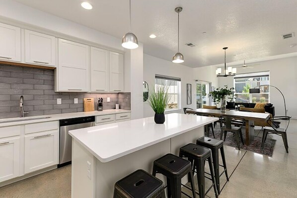 Private kitchen - Gorgeous Townhome Steps From the Brewery District! (Fort Collins)