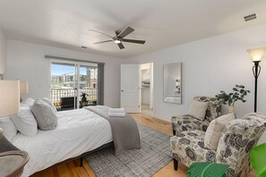 2 bedrooms, individually decorated, individually furnished, free WiFi - Gorgeous Townhome Steps From the Brewery District! (Fort Collins)