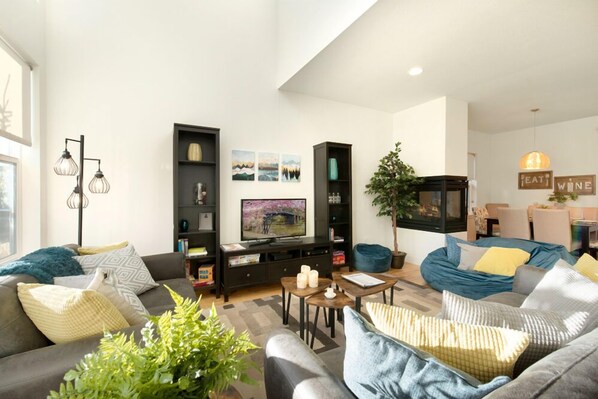 Maison, Plusieurs lits, patio, vue sur le jardin (420 Cajetan St.) | Intérieur