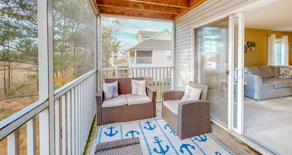 2nd-floor condo at Bethany Bay with pool, on-site golf, and sports courts