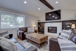 TV connectée, cheminée, jeux vidéo