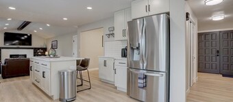 Modern 5 BR - Large Yard + BBQ + Kid's Playhouse + Game Room + Great WiFi