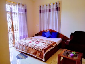 16 bedrooms, in-room safe, desk, iron/ironing board - Renajoe Exclusive Centre (Ejisu, Ghana)