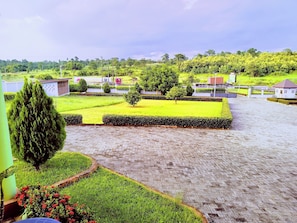 Property grounds - Renajoe Exclusive Centre (Ejisu, Ghana)