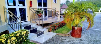 Renajoe Exclusive Centre