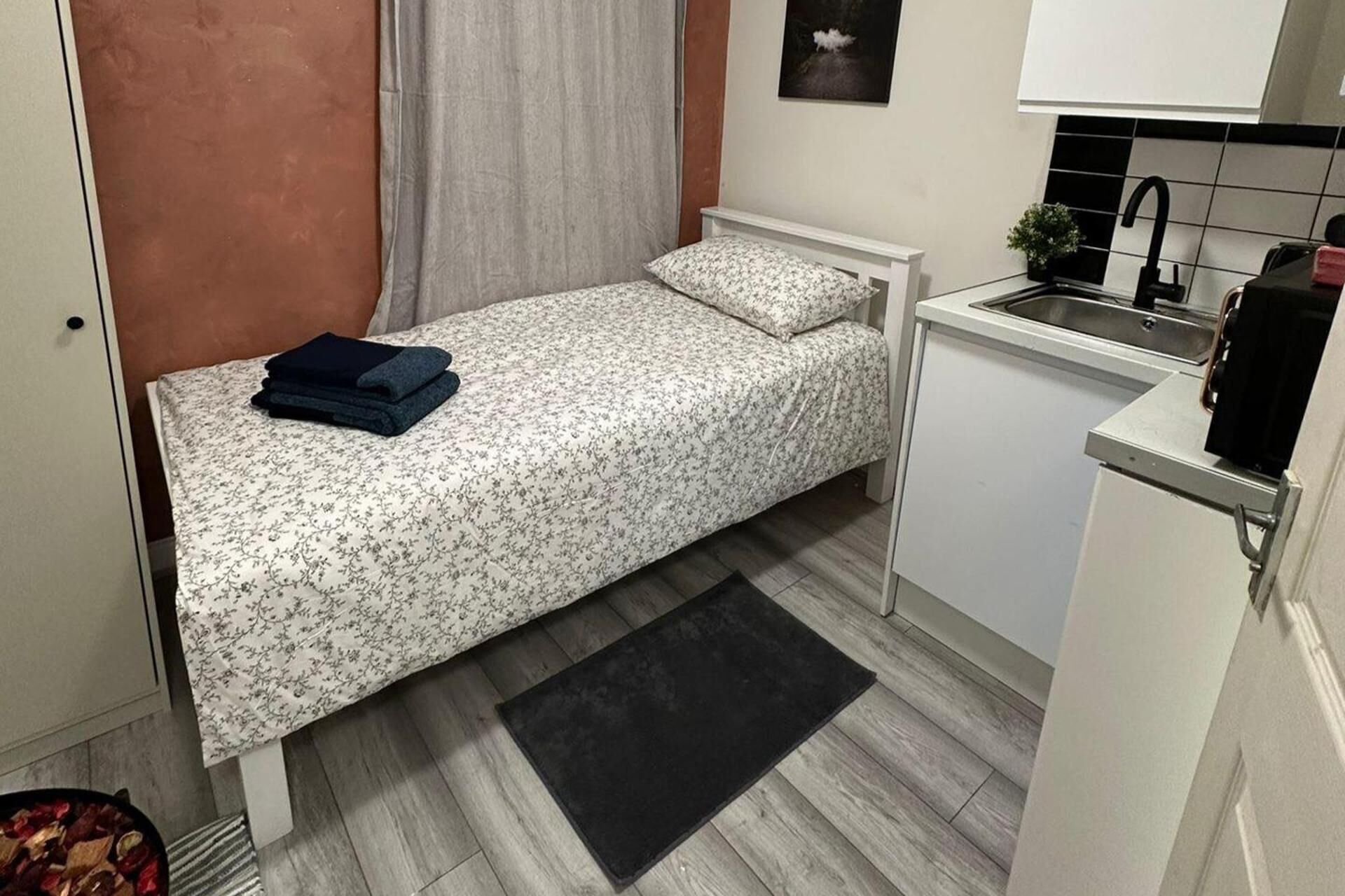 Studio Sleeps 1 Near Acton Park - view 3