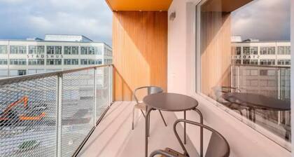 Luxury Business Studio Apartment - Garden View