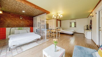 Basic Room, 1 Bedroom (104 (Studio / Pet Friendly)) | 1 bedroom, free WiFi