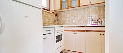 Lägenhet (Two Bedroom Apartment with Pool and S) | Eget kök | Kylskåp