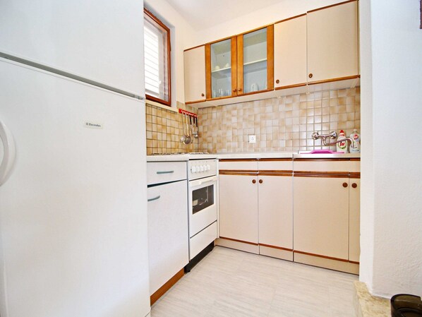 Apartment (Two Bedroom Apartment with Pool and S) | Eigene Küche