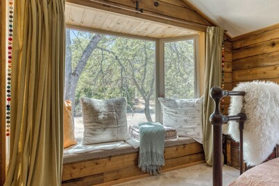 Cozy Cabin "Hygge" Getaway- Explore the Gorge