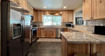 Cozy Townhome on Plumas Pines