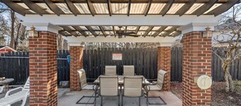 NEW! minutes to downtown-1/2acre Luxe Ranch Living