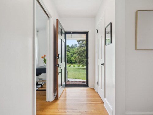 NEW! minutes to downtown - Private Half-Acre Ranch Retreat