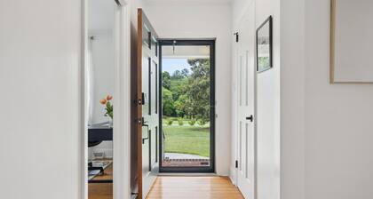 NEW! minutes to downtown - Private Half-Acre Ranch Retreat