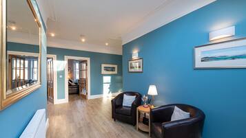 2 bedrooms, iron/ironing board, free WiFi