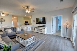 Condo, 3 Bedrooms | Living area | Smart TV