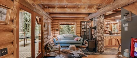 Cabin, 2 Bedrooms | Living area