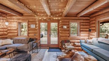 Cabin, 2 Bedrooms | Living area