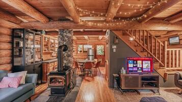 Cabin, 2 Bedrooms | Living area