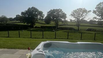 Cottage | Property grounds