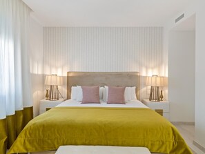 2 bedrooms, iron/ironing board, internet, bed sheets - Apartment in Playas del Duque for 4 people | Casa Cadiz 111A (Puerto Banús - Marbella)