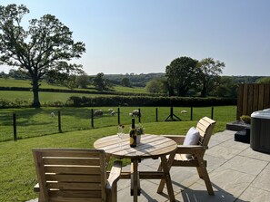 Cottage | Outdoor dining - Y Dderwen (Ruthin)