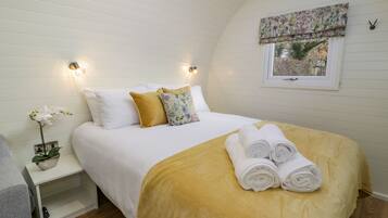 1 kamar tidur dan didekorasi berbeda-beda