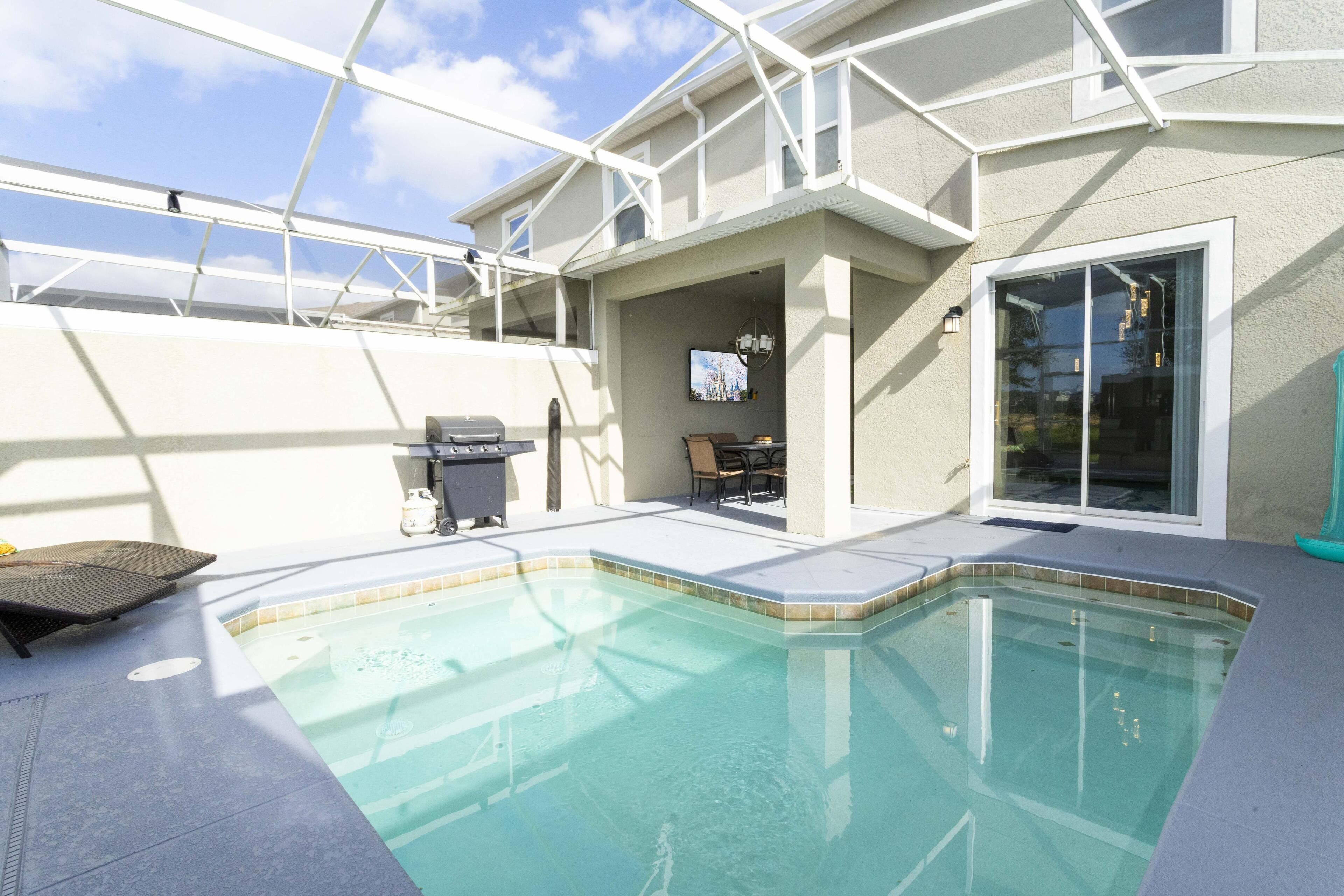 Private pool (Heater and BBQ is optional)