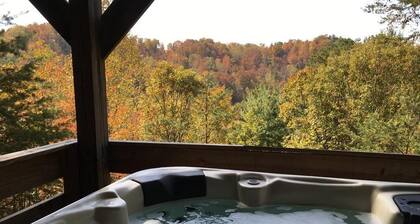 Secluded, Great View! Hot Tub, Wood Fireplace, Screened in Porch, Arcade Games.