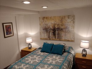 4 bedrooms, desk, free WiFi, bed sheets - Secluded, Great View! Hot Tub, Wood Fireplace, Screened in Porch, Arcade Games. (Rogers)