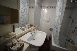Apartment | 3 bedrooms - Monserrato Caty in Rome (Rome)