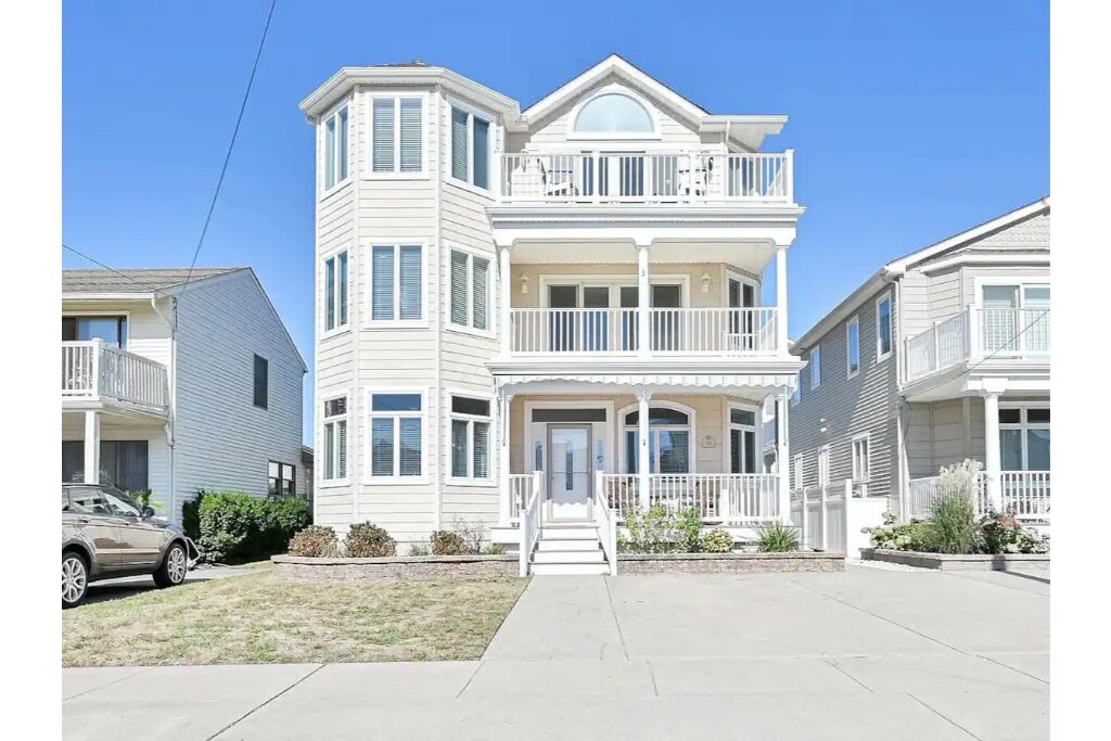 Beach Block Home w/ Ocean View!