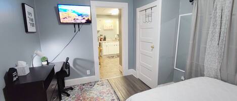 1 soverom og skrivebord