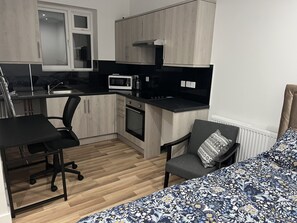 City Studio Suite | Living area - Entire Studio apartment - London  (London)