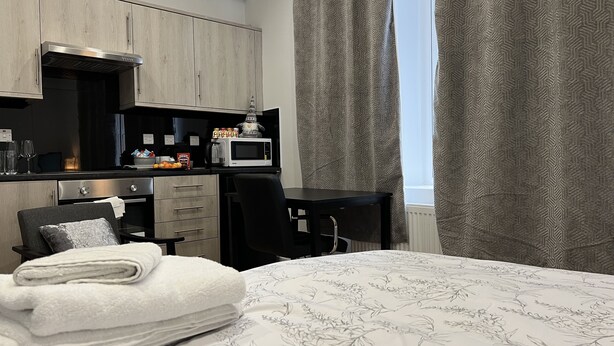 Unclassified image, 1 of 17, button - Entire Studio apartment - London  (London)